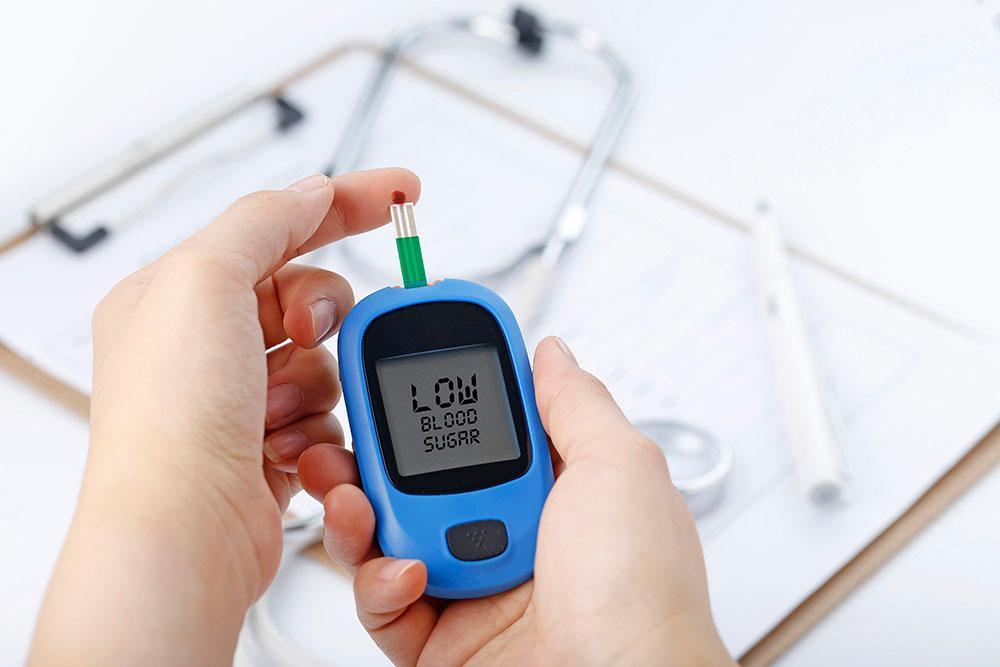 How to Use a Glucometer to Check Blood Sugar: A Guide to check your blood sugar using glucose meter